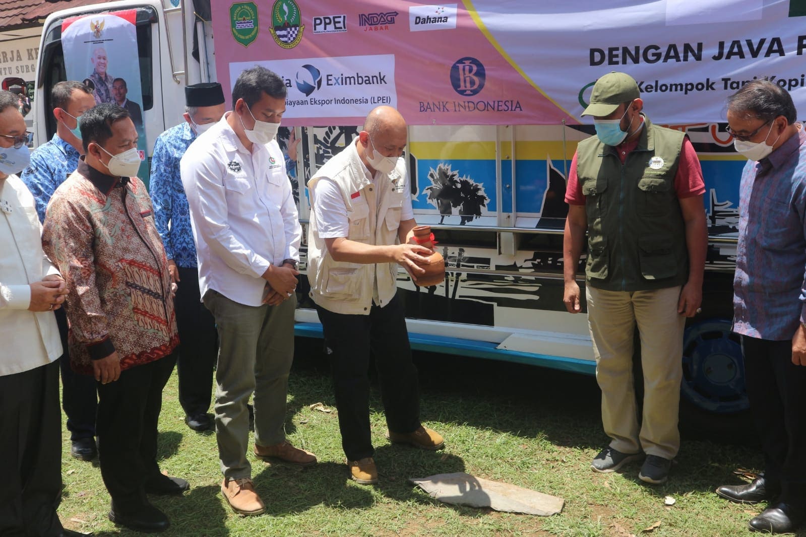 Menkop UKM Lepas Ekspor Kopi Koperasi Gunung Luhur Berkah Subang